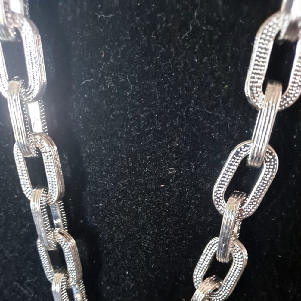 Chunky silvertone statement chain necklace 16" drop.
